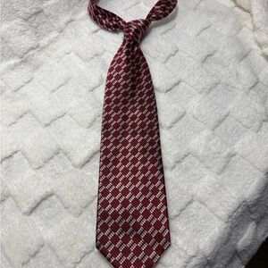 Elegant Red Checkered Men's Tie